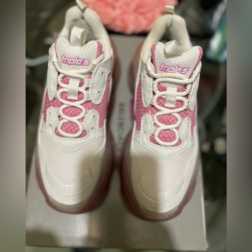 Brand new only worn once for an event, size 39/9. Come with original box